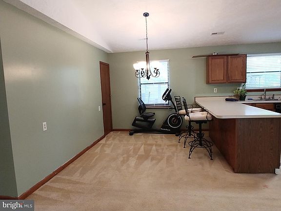 3rd image of 114 Yorktown Blvd