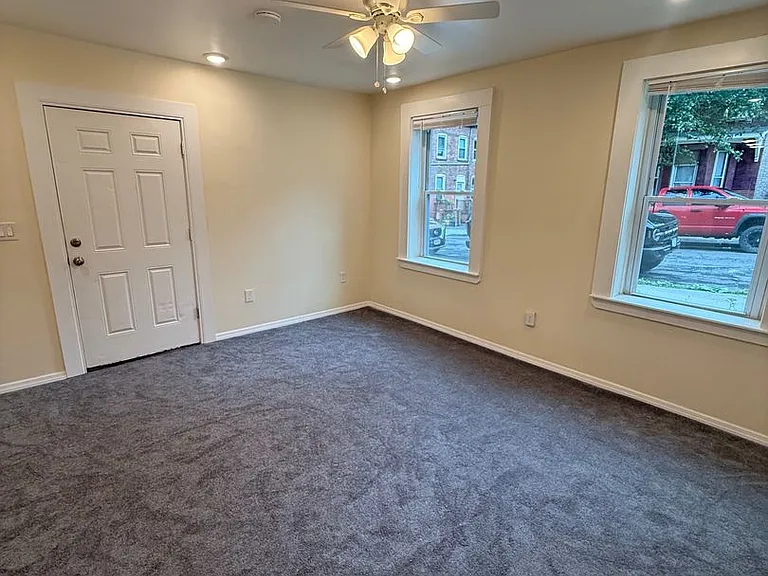 186 N Miller St — Photo 1