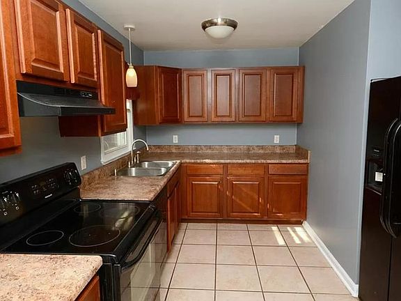 4th image of 709 Garfield St