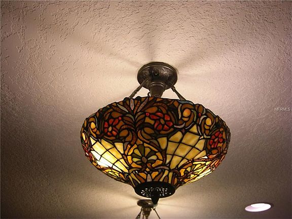 5th image of 209 Regis Ct