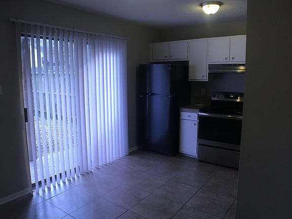 2nd image of 300 Elks Cv APT 1