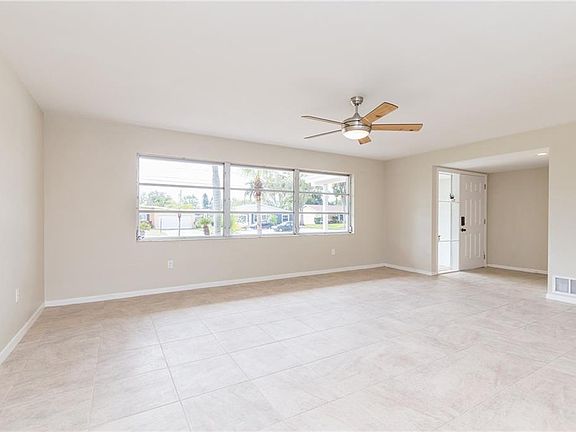 4th image of 1139 40th Ave NE