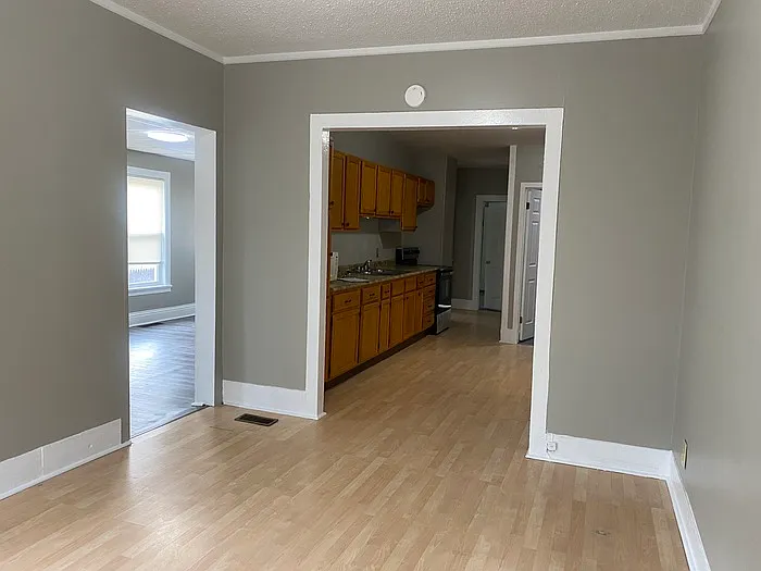 717 Alexandria St #LEFT — Photo 4