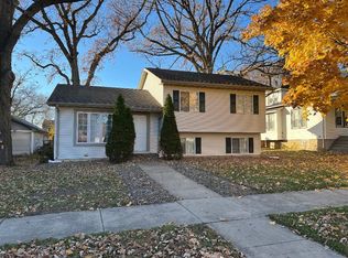 1043 S Osborn Ave, Kankakee, IL 60901