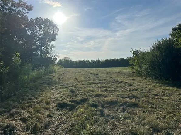 S Deer Run Rd, Peculiar, MO 64078