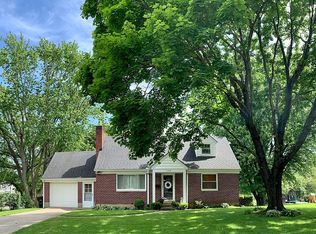 136 E Ridgeway Dr, Dayton, OH 45459