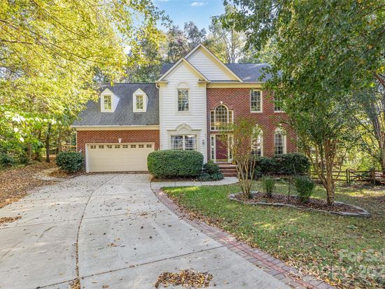 8437 Kilmartin Ln, Charlotte, NC 28269
