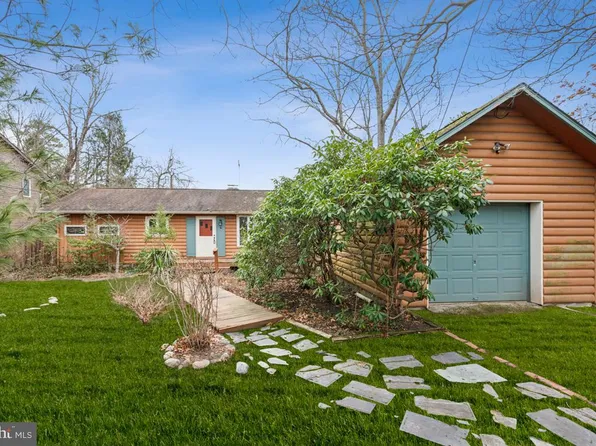 4 W Lake Ave, Medford, NJ 08055