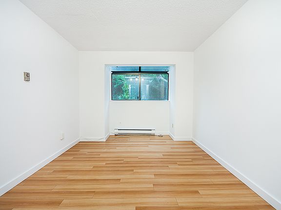 5th image of 261 Osborne Rd E #2