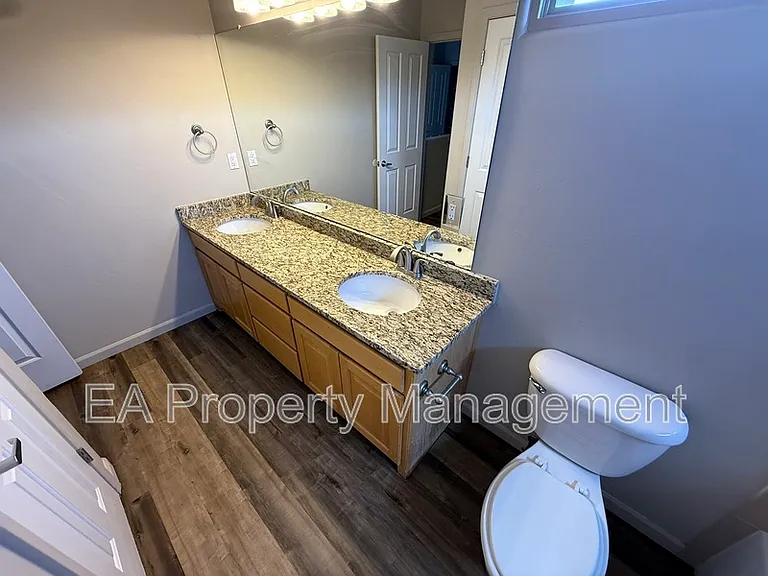 927 Tieran Ct NE — Photo 19