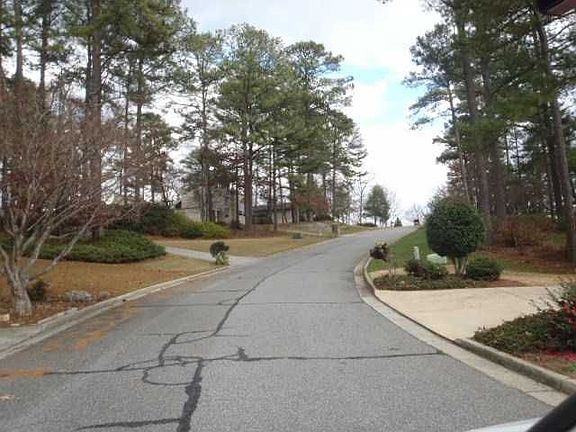 3rd image of 240 Rhine Dr