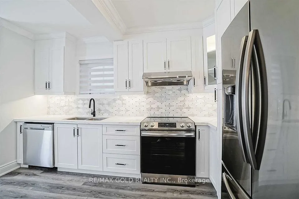 3 bed, $2,700 — Photo 2