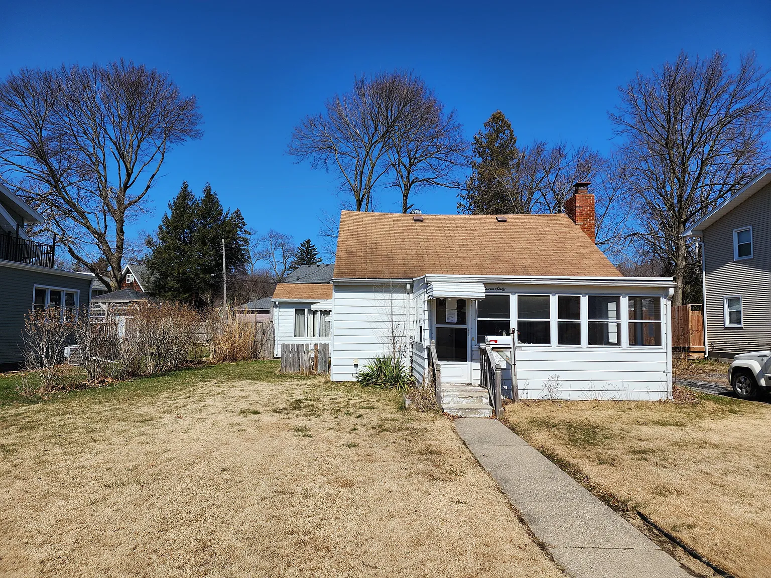 760 The Parkway St photo 1