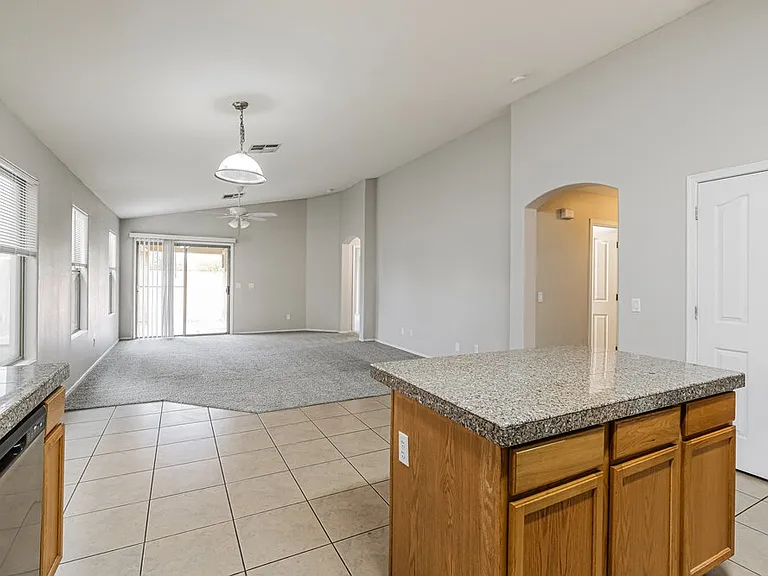7814 S 72nd Ln — Photo 8