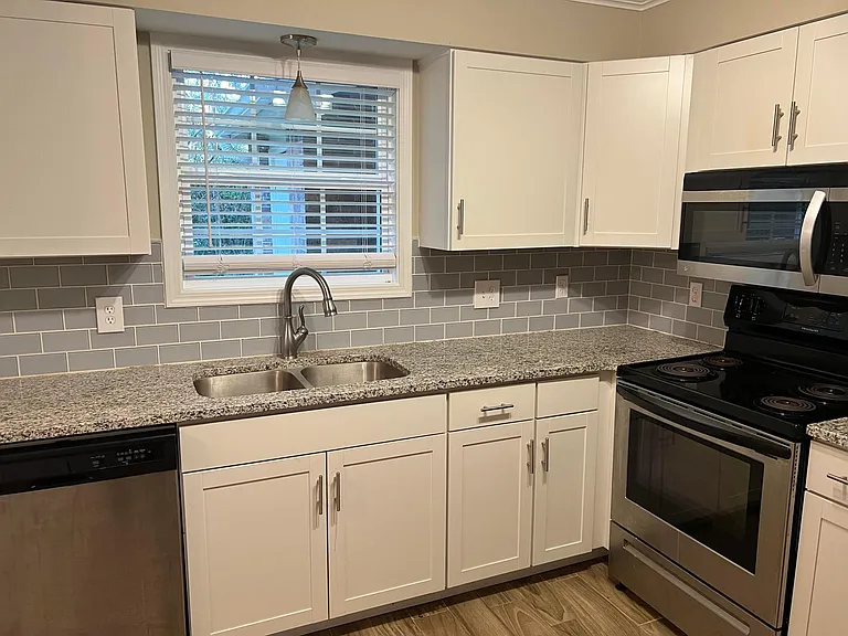 7 Eleven Estates Dr #7 — Photo 2