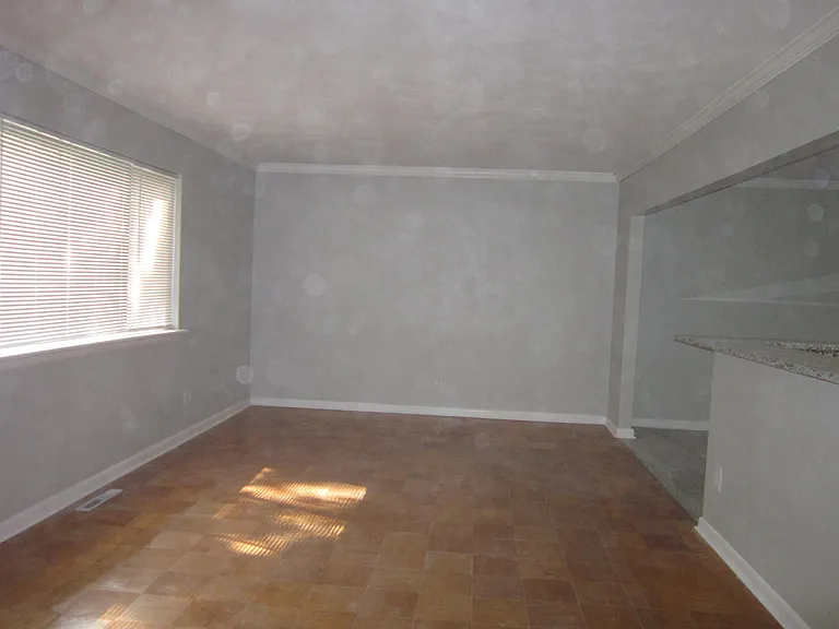 521 Greencastle Ln — Photo 5