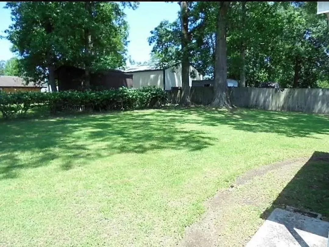 3 bed, 1800 sqft, $1,550 — Photo 3