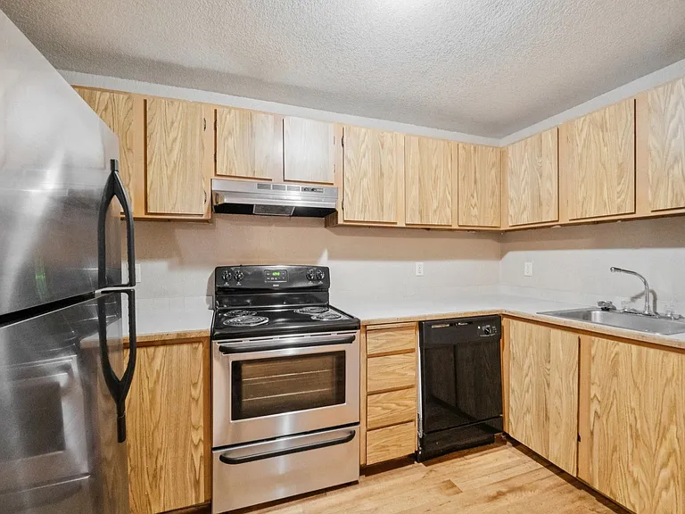 Westwood Apartments — Photo 34