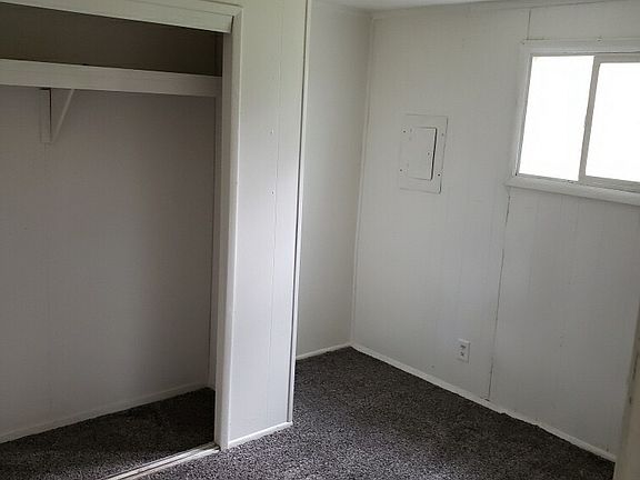 5th image of 15 E Washington Ave #15