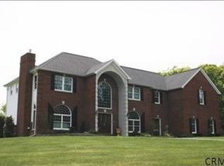 13 Spruce Run, East Greenbush, NY 12061