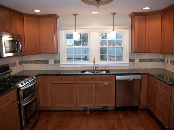 22 Gleckler Rd, Portland, ME 04103