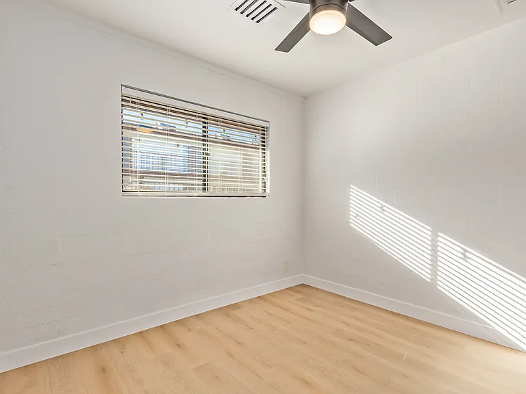 The Harlow Apartments — Photo 34