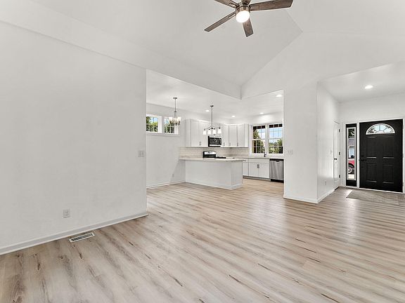 5th image of 503 Exeter Rd