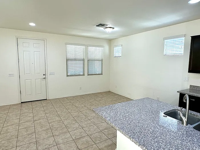3833 E Robert St — Photo 6
