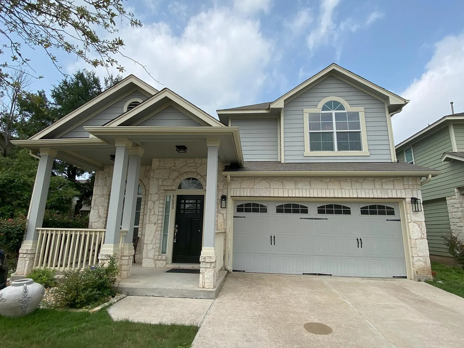 5 bed, 2.5 bath, 2416 sqft, $2,695 — Photo 2