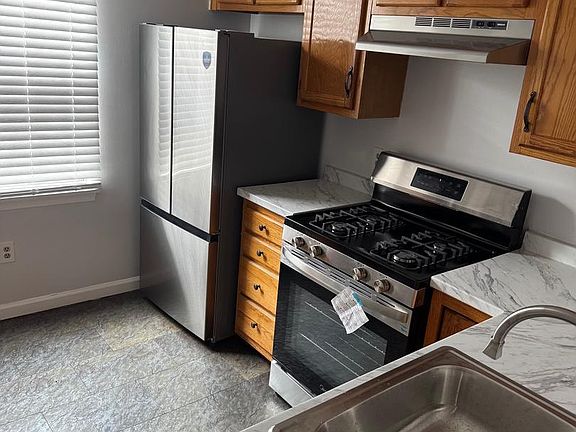 5th image of 1154 1st St NW