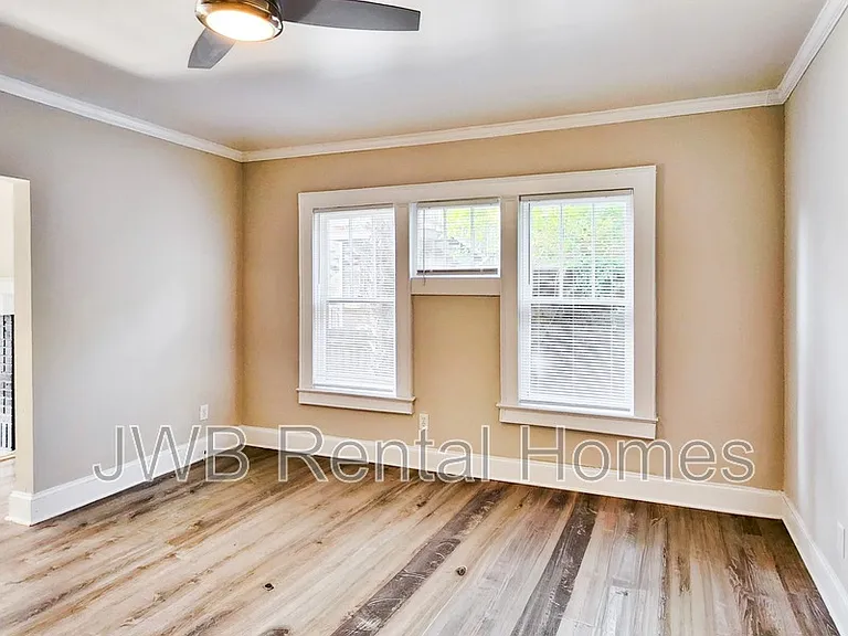 1908 Silver St — Photo 4