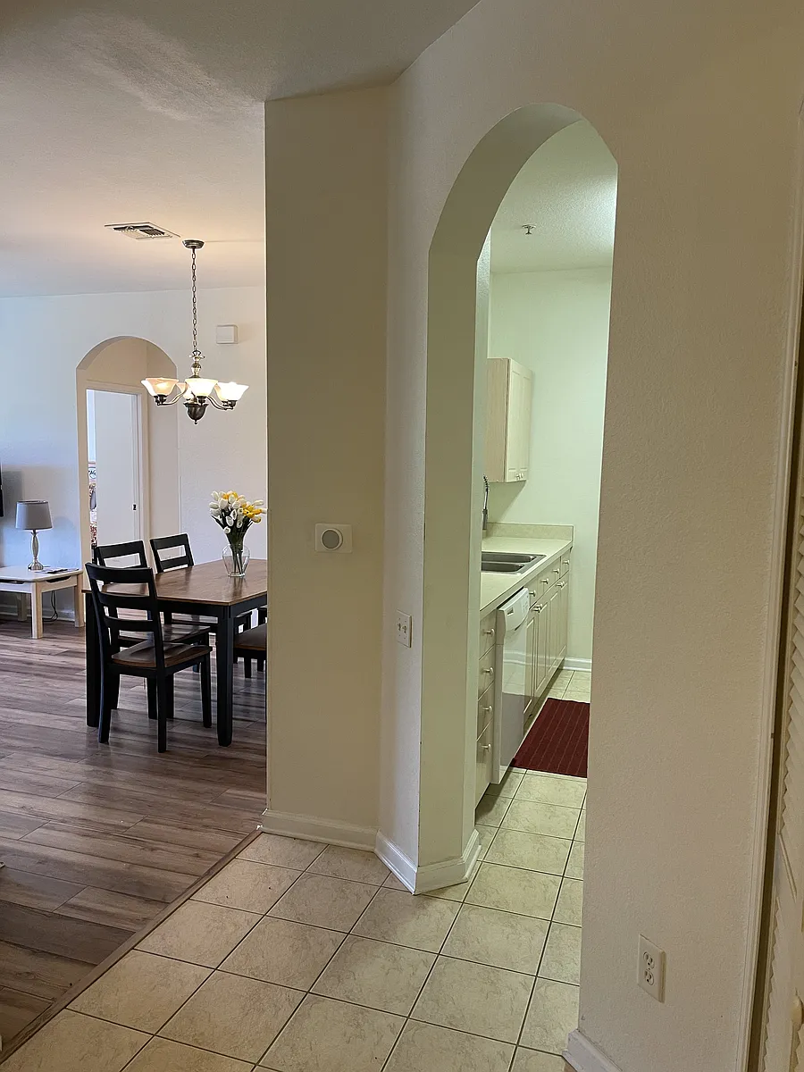 Building Photo - 2306 Silver Palm Dr #105