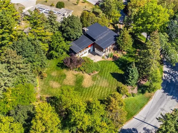 121 Grand Hill Dr, Kitchener, ON N2P 2E2