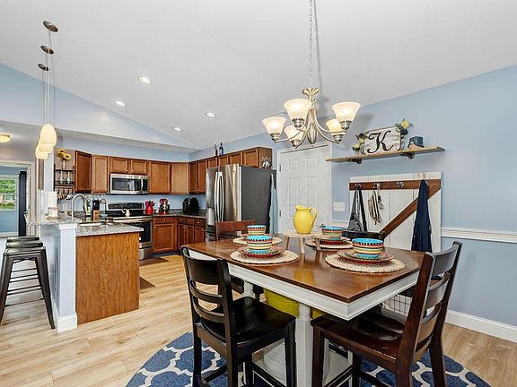 5th image of 244 Wildwood Ct