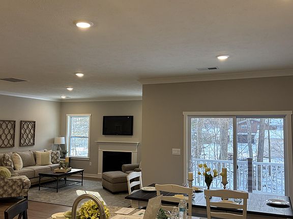 3rd image of 167 Raven Cir