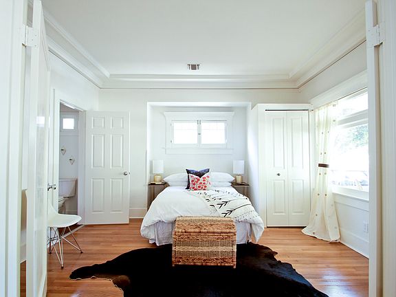 5th image of 2252 W 31st St