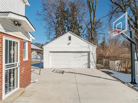 3rd image of 20978 Stahelin Rd