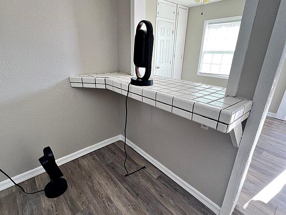 4th image of 304 S Avenue G