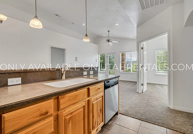 1028 Canyon Vista Rd #3 — Photo 9