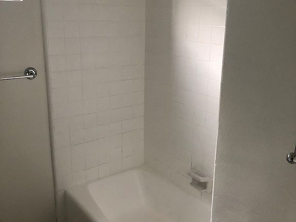 4th image of 914 Lincoln Blvd APT 207