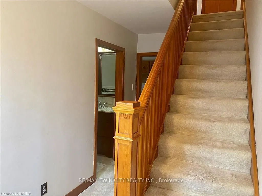 4 bed, $2,400 — Photo 3