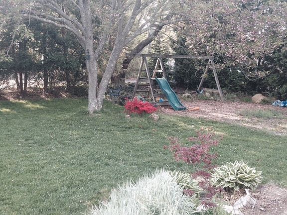 5th image of 35 Glenwood Cir