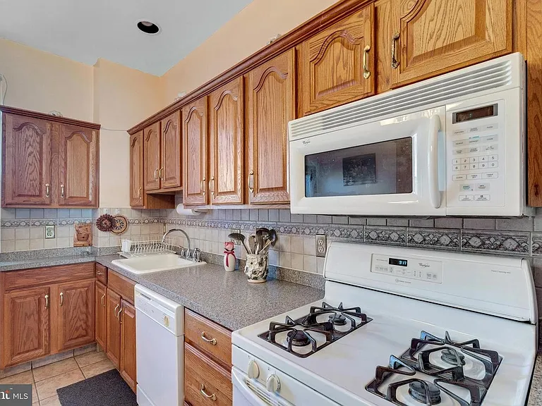 22 S Highland Ave — Photo 9