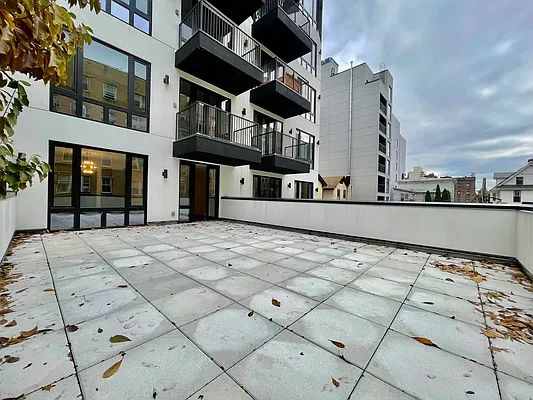 Rented by ERNY LLC | media 12