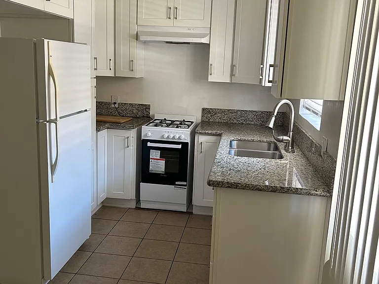18422 Napa St #4 — Photo 4