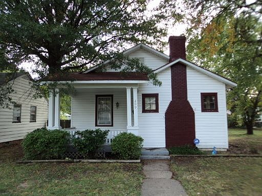 1st image of 209 W Blake Ln