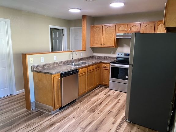 5th image of 807 W Henry St