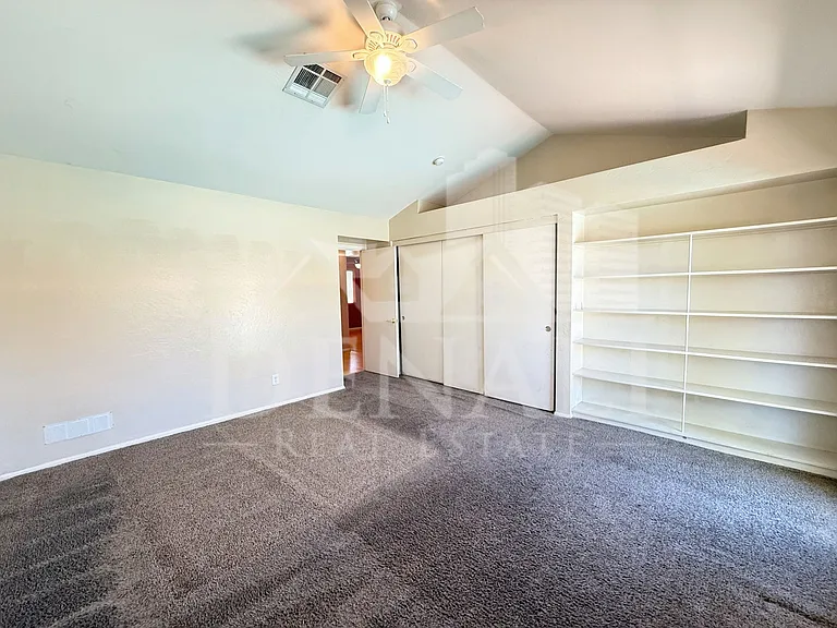 2102 W Knox Rd — Photo 16