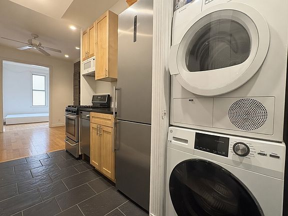 3rd image of 212 E 29th St #10A