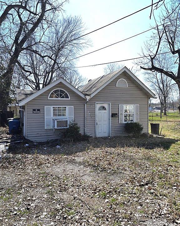1st image of 2814 E 24th St